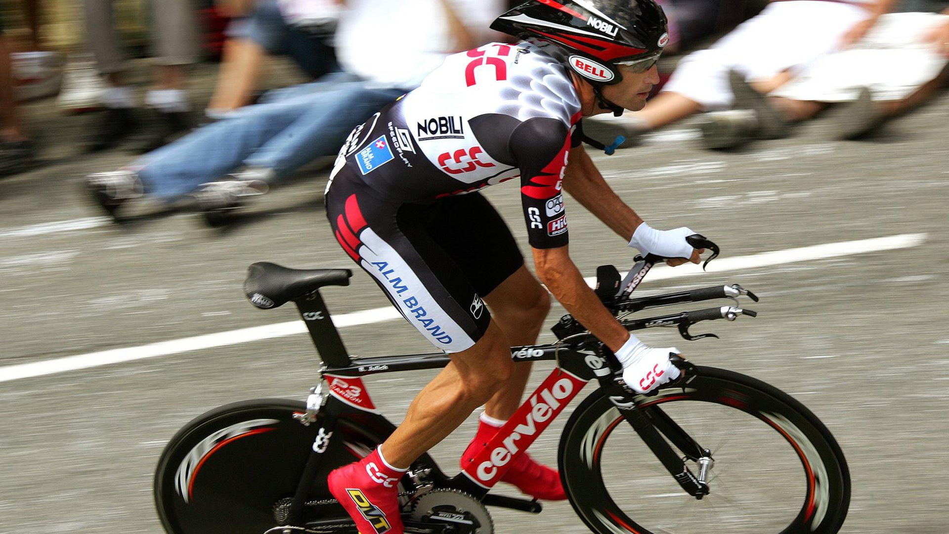 球队在比赛中体现出强烈的团队防守意识，球赛队伍